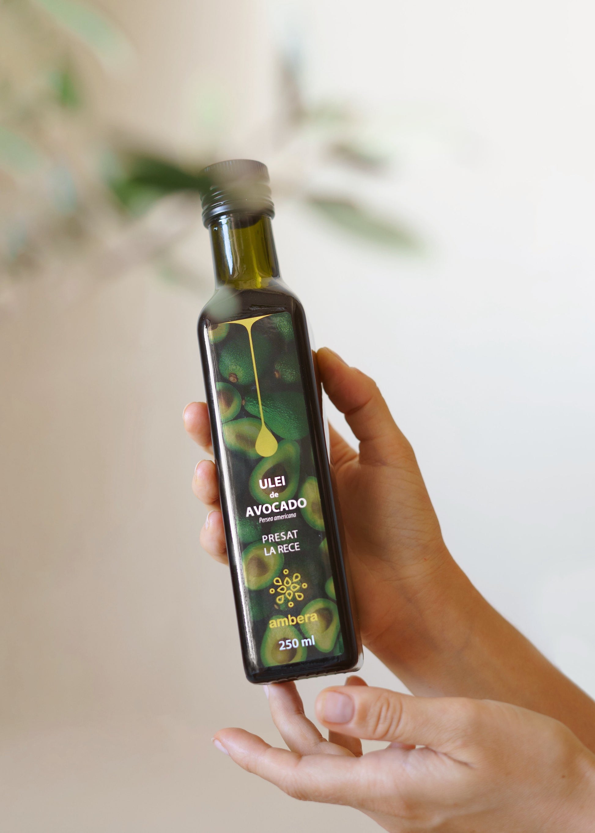 Масло авокадо Ambera (холодного отжима) 250 мл